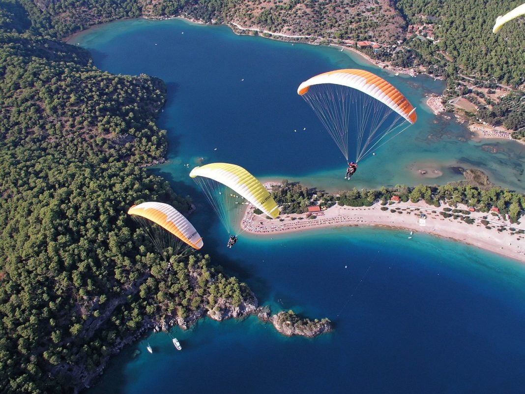 paragliding-1220000_1280