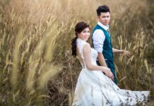 Jakie trendy obowiązują w sukniach ślubnych 2025 – modne fasony, kolory i inspiracje