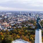 Panorama Budapesztu z lotu ptaka z Pomnikiem Wolności i Dunajem